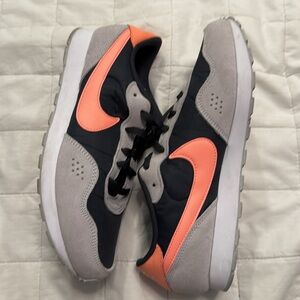 BRAND NEW PEACH/GREY/BLACK WOMENS NIKE SHOES - Size 7